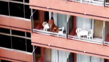 La piccola bionda Angel Smalls succhia il cazzo e tardone mature si fa trapanare