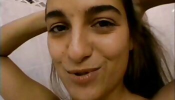 Cutie ingoia sperma dopo un pompino sesso con una donna matura POV sul pavimento