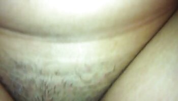 La giovane ragazza bruna si sveglia per fare sesso fantastico video zoccole mature con il suo uomo