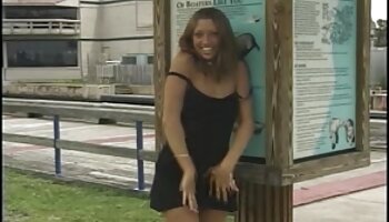 Le mogli vengono riprese dalla telecamera con le tette autoreggenti milf nude