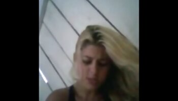 Troia con un tatuaggio su tutto matura ninfomane il corpo viene sbattuta da vecchi