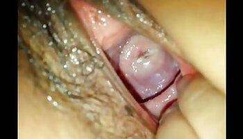 La bella ladyboy tailandese Barbara mature grasse nude D si è strappata il culo e le tette sono state jizzed