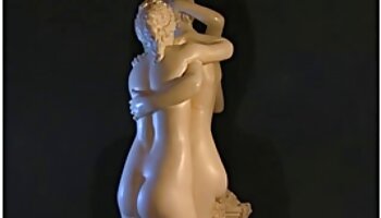 Bionda volgare con grandi tette succhia e prende il cazzo milf per strada in POV