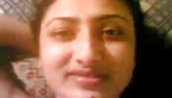 Insegnare porno casalinghe mature a una ragazza adolescente a godersi una bella inculata