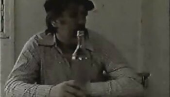 Stallone scopa una MILF bionda dai grossi seni all'aperto sotto la donne mature violentate porno doccia